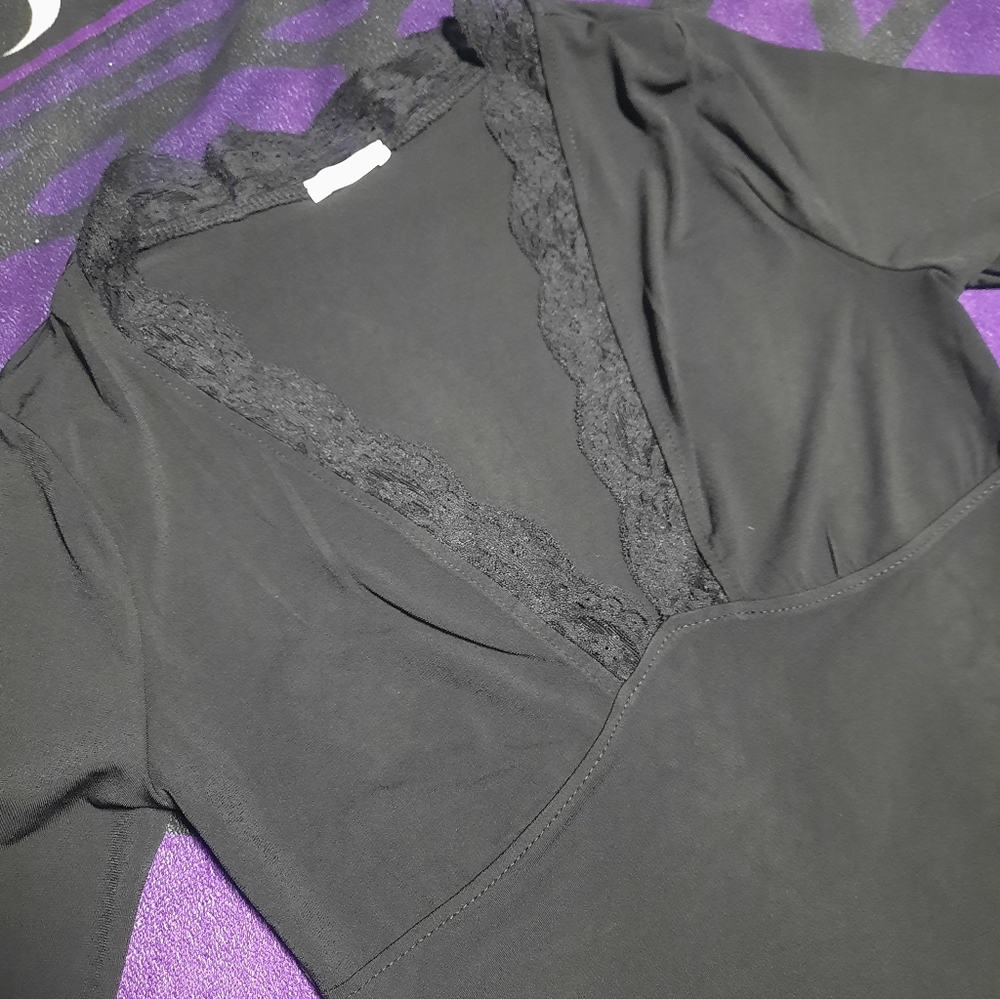 Ardene Black Long Sleeve Lace-Trim V-Neck Crop Top - Picture 2 of 3